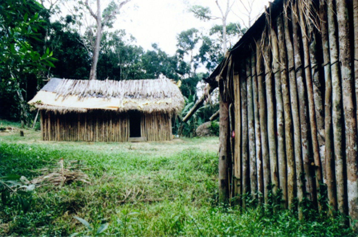 Casa-de-Reza-Guarani
