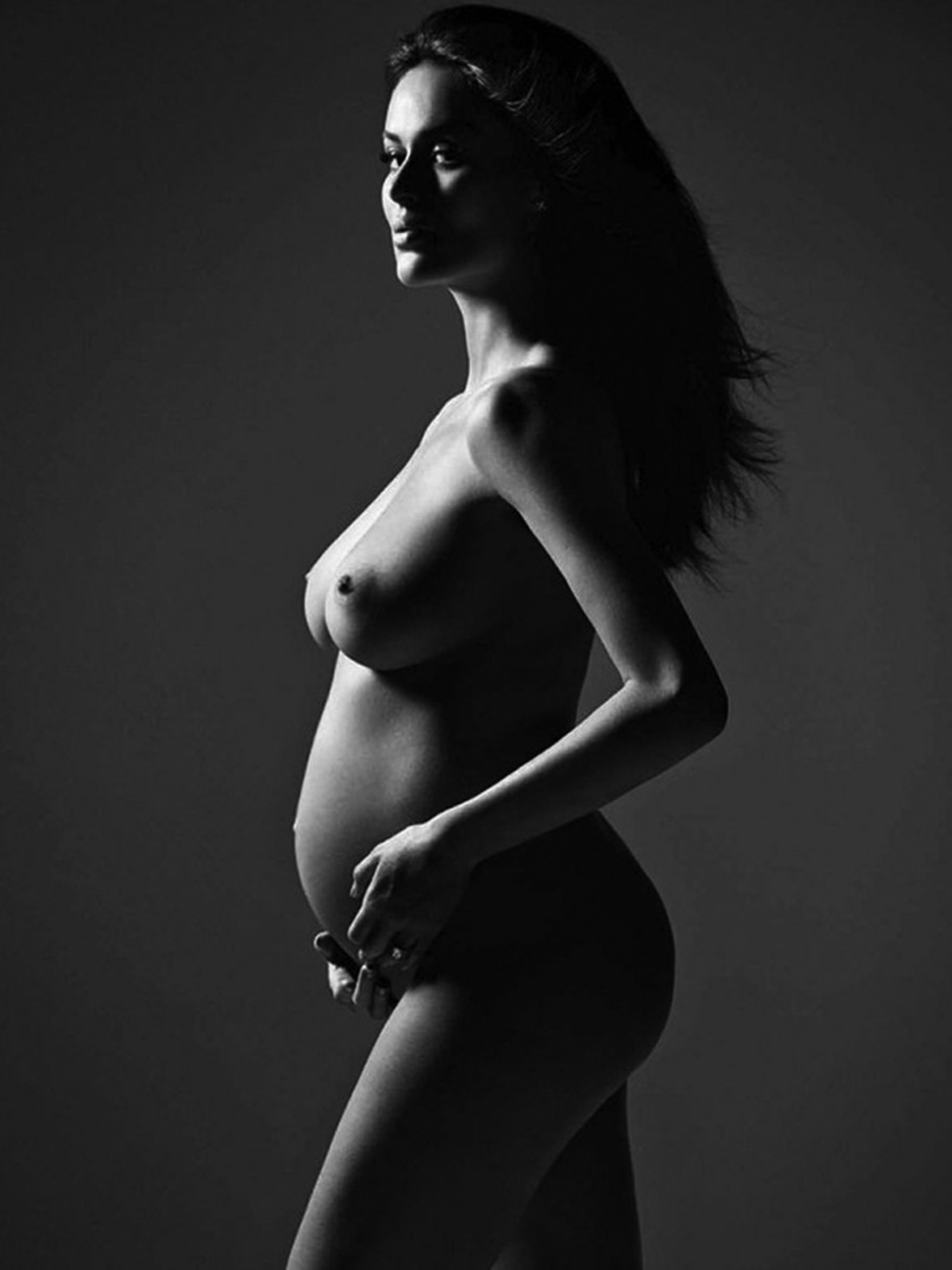 фото голой беременной брюнетки фото 91