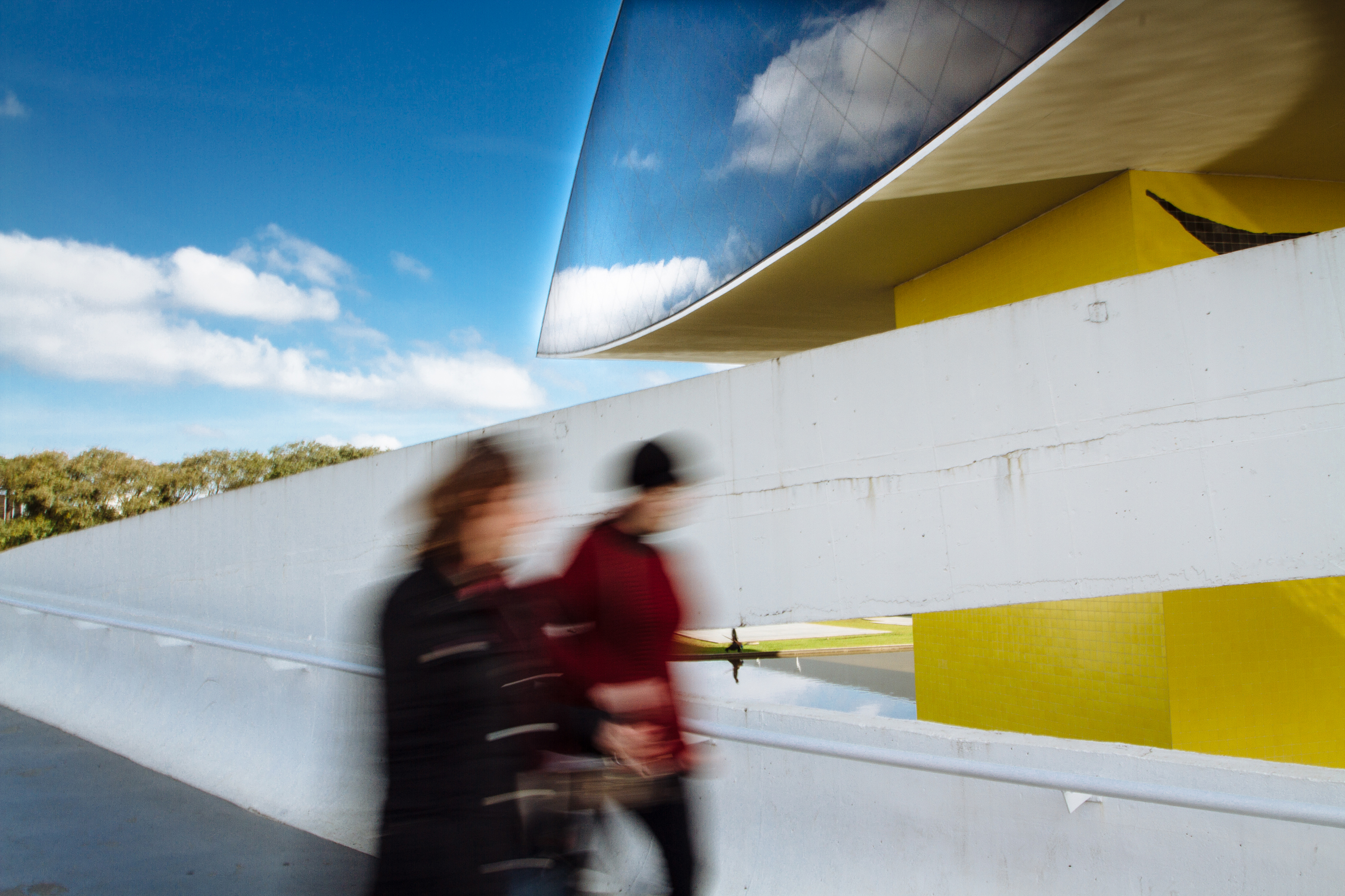 Museu Oscar Niemeyer, Behind the Scenes